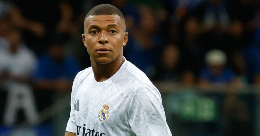 Kylian Mbappé ridiculed by his Real Madrid teammates on the Super Cup pitch